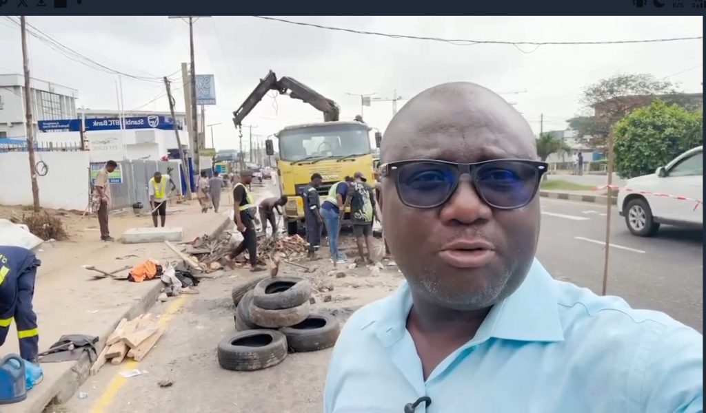 Journalist’s civic motion prompts Lagos govt to cowl harmful manhole