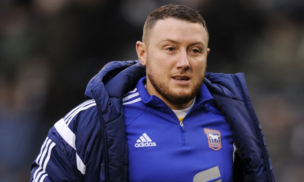 Kenny challenges Rooney to boxing match over Aguero’s 2012 objective