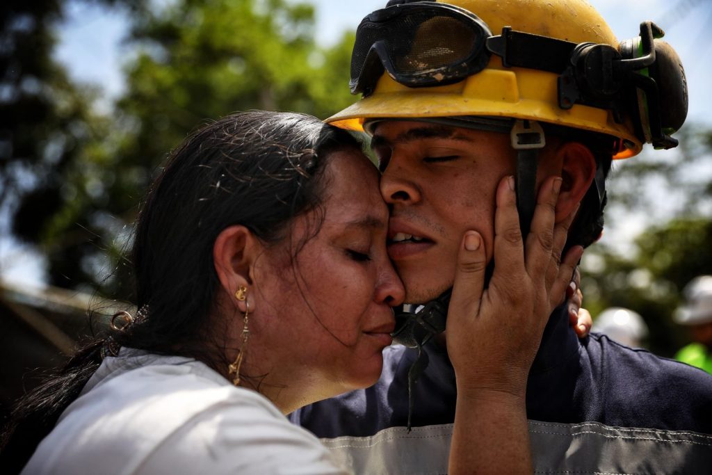 23 miners rescued after 43 hours trapped in Colombian gold mine