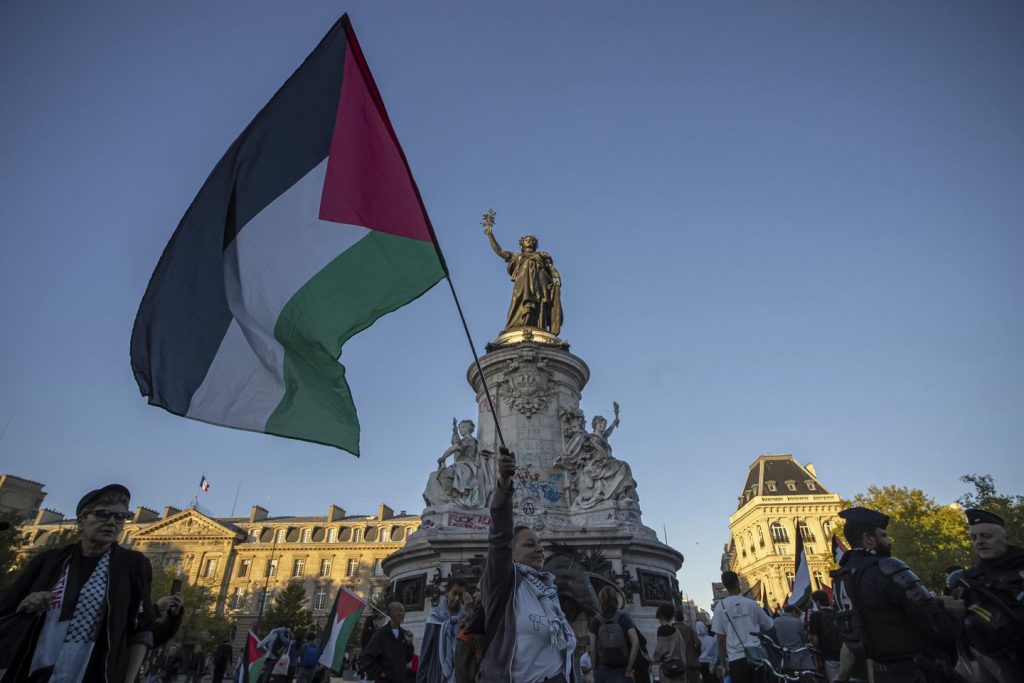 French mayors fly Palestinian flags regardless of authorities orders forward of U.N. meeting