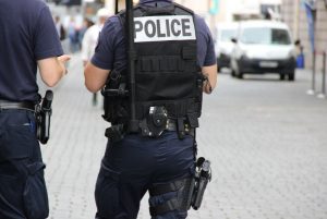 Police kill man with machete close to faculty