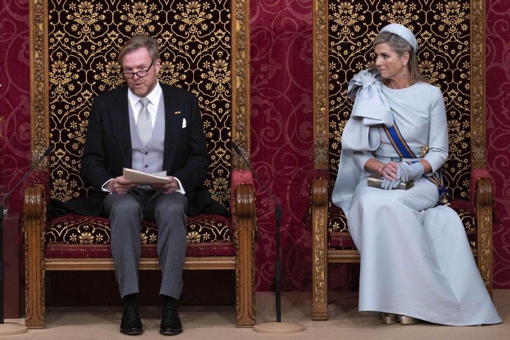 Dutch king requires compromise as political turmoil results in extra elections
