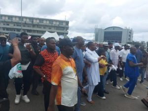 Photographs: A whole lot of Rivers folks storm Gov’t Home, await Fubara’s return