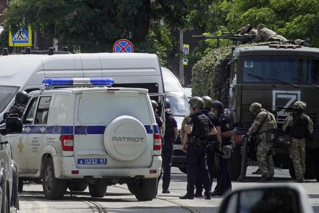 Russian militia loyal to Putin receives tanks to assist put down threats to Kremlin regime