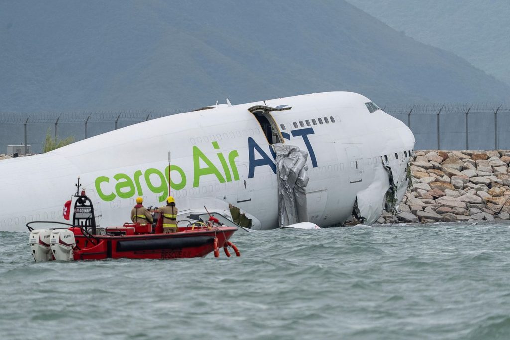 A cargo plane skids off a Hong Kong runway into the ocean, killing 2 airport staff A cargo plane skids off a Hong Kong runway into the ocean, killing 2 airport staff
