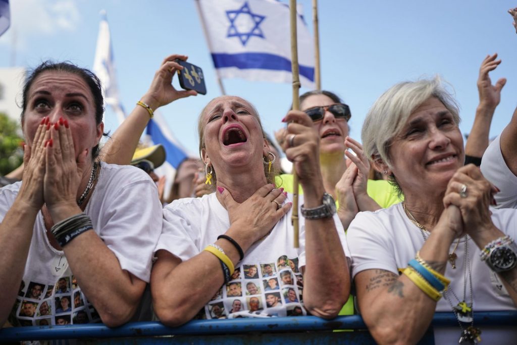 An Egyptian official says 154 Palestinian prisoners launched by Israel have been despatched to Egypt