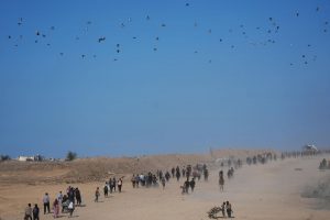 Hundreds of Palestinians return to what stays of their properties as Gaza ceasefire takes impact Hundreds of Palestinians return to what stays of their properties as Gaza ceasefire takes impact