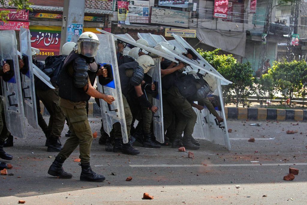 Violence erupts in jap Pakistan as Islamists attempt to march on capital for pro-Palestinian rally
