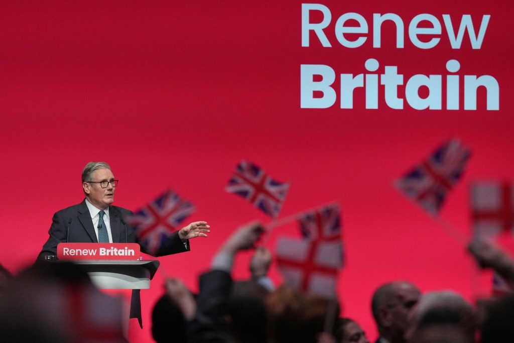 Starmer argues for inclusive patrotism and accuses Farage of attempting to divide Britain