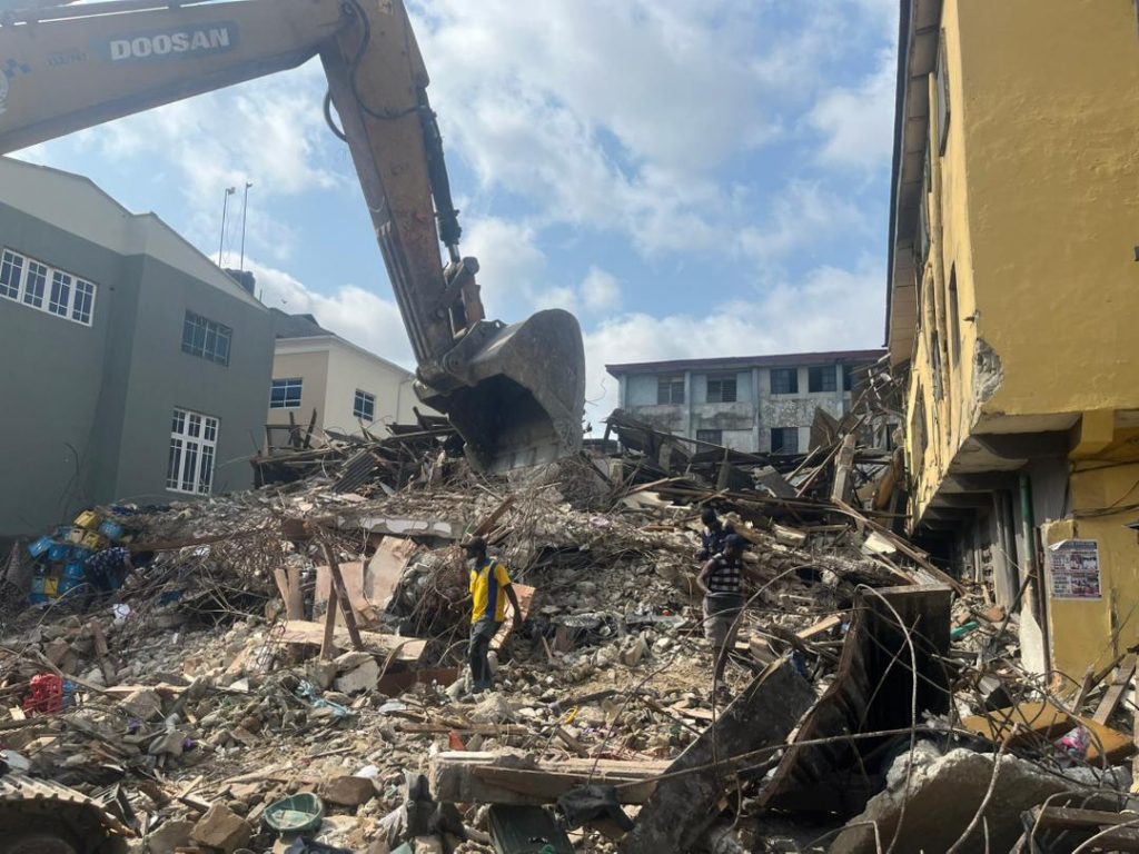 Two lifeless, 28 rescued as constructing collapses in Lagos Two lifeless, 28 rescued as constructing collapses in Lagos