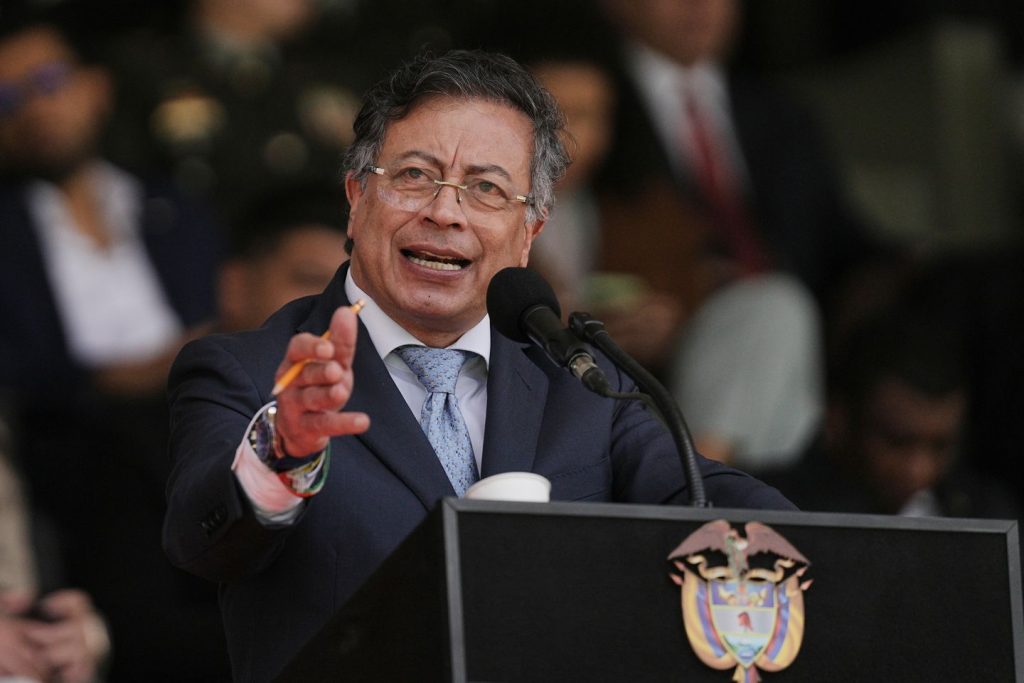 Trump sanctions Colombian president as relations deteriorate Trump sanctions Colombian president as relations deteriorate