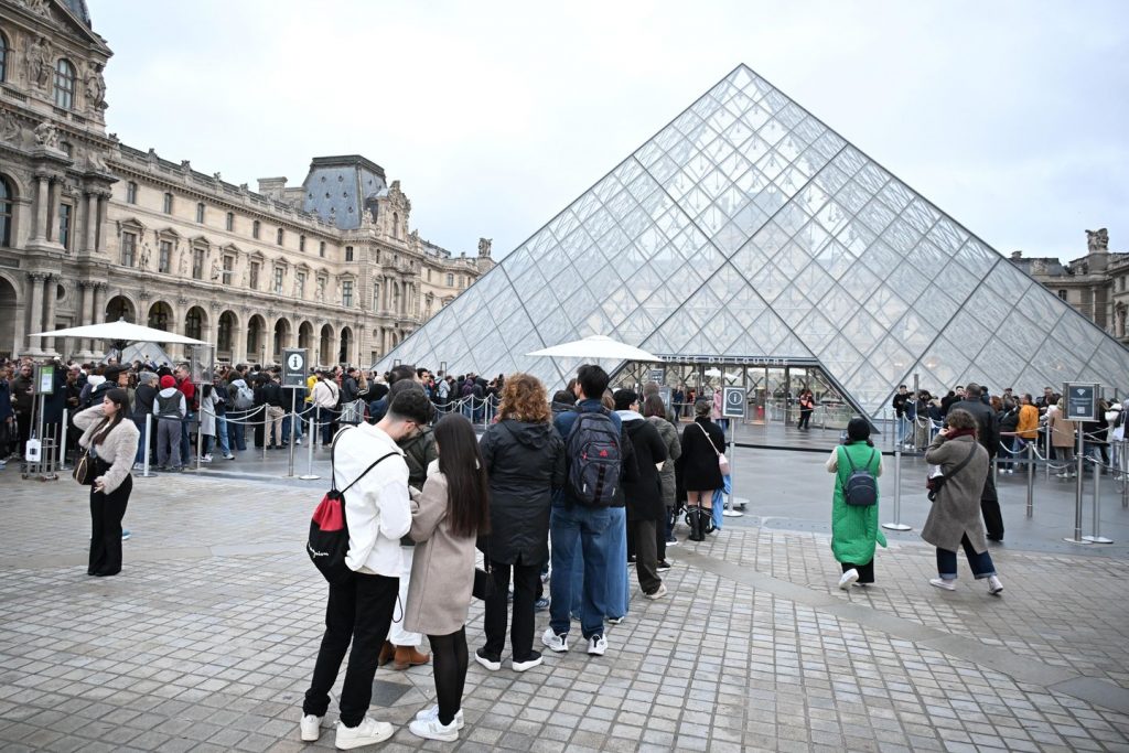 French royal jewels stolen from the Louvre value greater than 2 million French royal jewels stolen from the Louvre value greater than 2 million