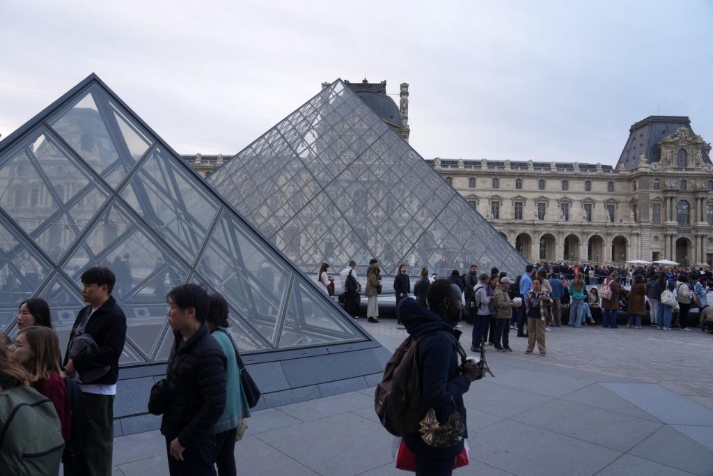 The Louvre reopens 3 days after one of many largest museum heists of the century The Louvre reopens 3 days after one of many largest museum heists of the century