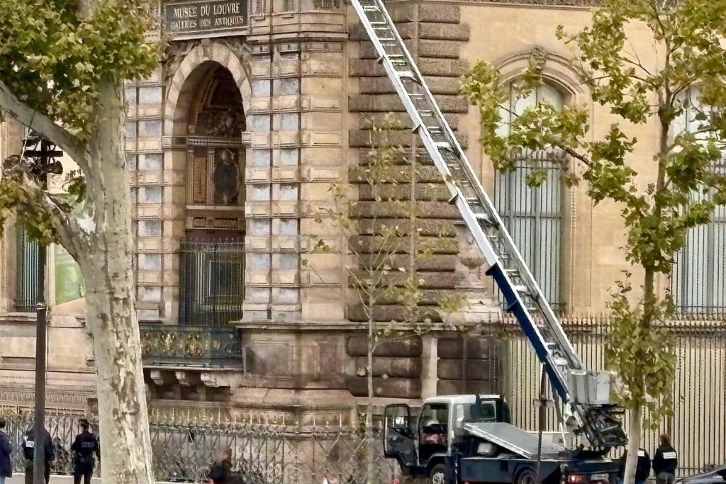 Thieves strike Louvre in brazen jewel heist because the world's most visited museum shuts Thieves strike Louvre in brazen jewel heist because the world's most visited museum shuts