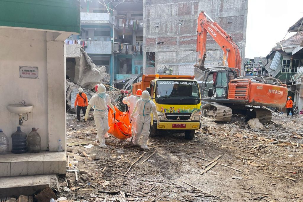 Indonesian rescuers seek for lacking college students after faculty collapse kills 40