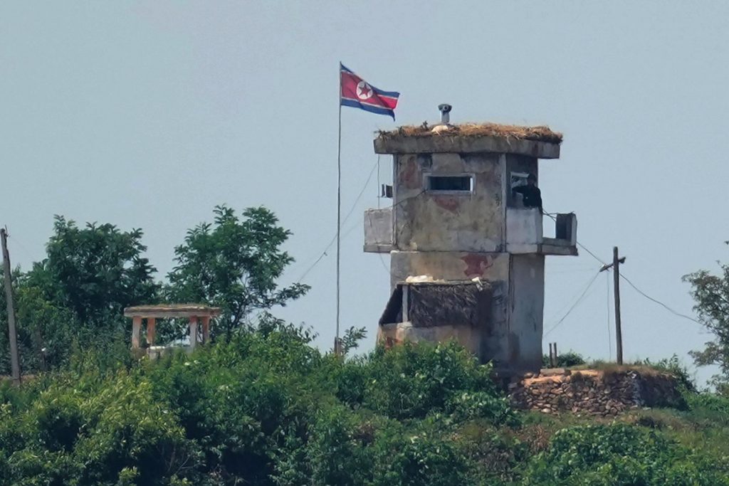 North Korean soldier defects to South Korea throughout the rivals' closely fortified border North Korean soldier defects to South Korea throughout the rivals' closely fortified border