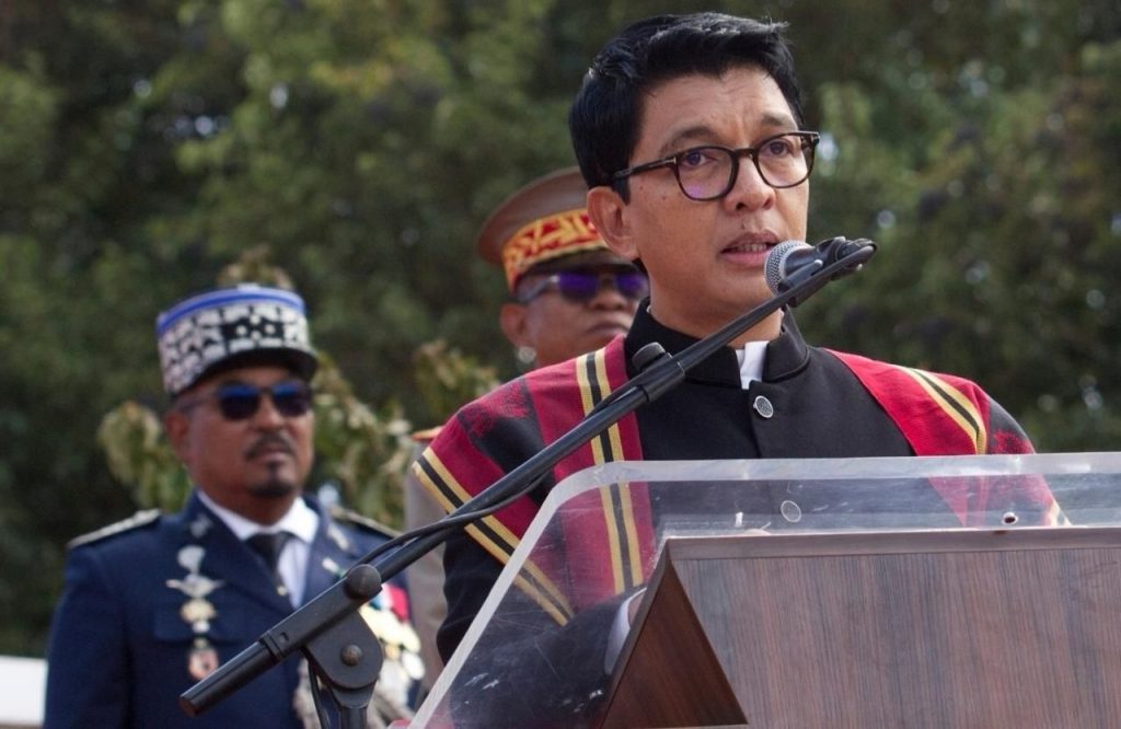 Madagascar's president, hiding in an unknown location, dissolves parliament to deepen disaster