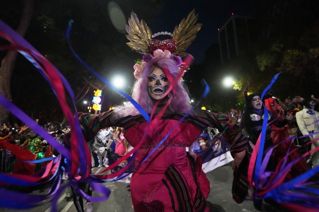 LGBTQ+ collective walks in Mexico Metropolis's Catrinas march forward of Day of the Lifeless celebrations LGBTQ+ collective walks in Mexico Metropolis's Catrinas march forward of Day of the Lifeless celebrations