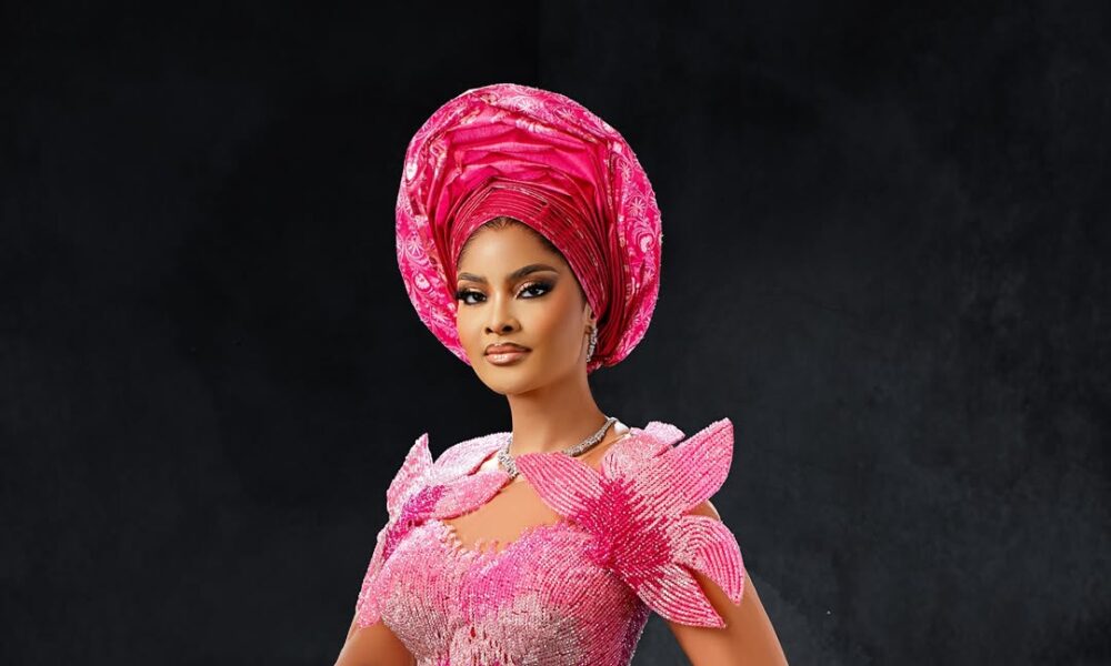 Look Fairly in Pink on Your Large Day With This Flawless Bridal Look Look Fairly in Pink on Your Large Day With This Flawless Bridal Look