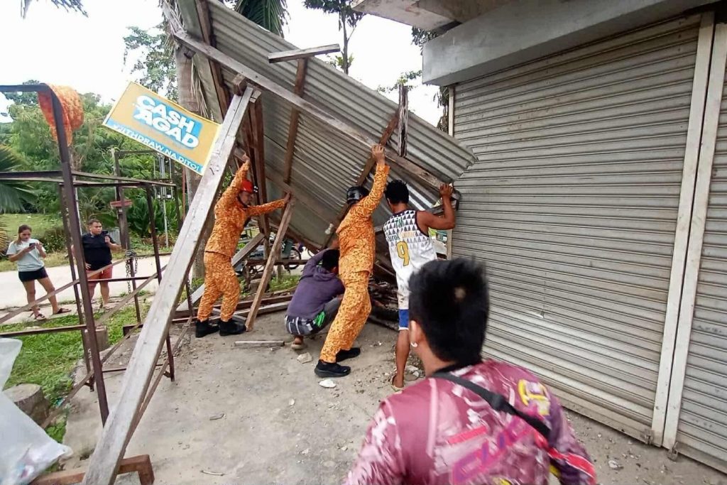 Two highly effective quakes strike off southern Philippines, killing no less than 7 folks