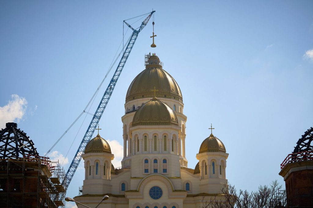 Romanians flock to a brand new cathedral that’s the world's largest Orthodox church Romanians flock to a brand new cathedral that’s the world's largest Orthodox church
