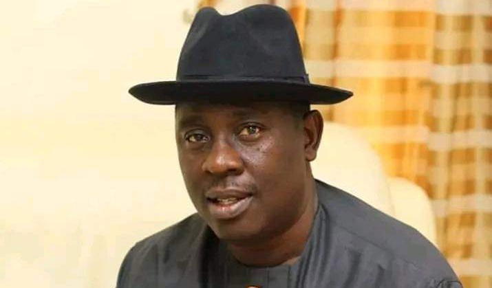 Bayelsa Senator Benson Konbowei dumps PDP for APC Bayelsa Senator Benson Konbowei dumps PDP for APC