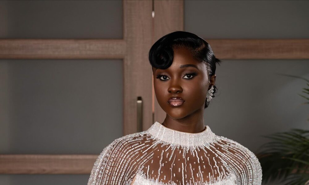 Shine Shiny on Your Particular Day With this Gorgeous Sequined Look! Shine Shiny on Your Particular Day With this Gorgeous Sequined Look!