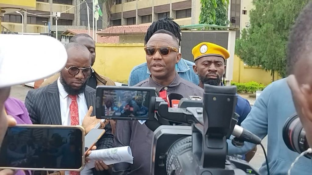 Sowore addresses protesters, hyperlinks IPOB chief’s detention to wider social injustice Sowore addresses protesters, hyperlinks IPOB chief’s detention to wider social injustice
