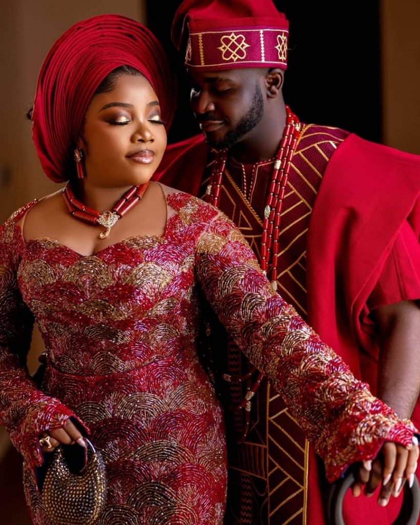 10 Aso Oke Colour Combos That Will Make Your Conventional Wedding ceremony Look Iconic 10 Aso Oke Colour Combos That Will Make Your Conventional Wedding ceremony Look Iconic
