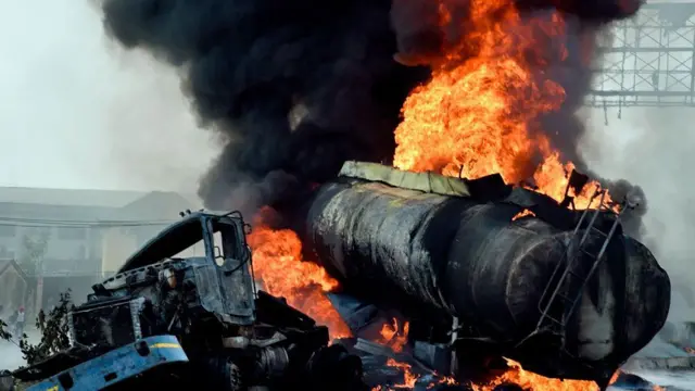 Petrol tanker explodes after skidding off Bida-Agaei highway in Niger Petrol tanker explodes after skidding off Bida-Agaei highway in Niger