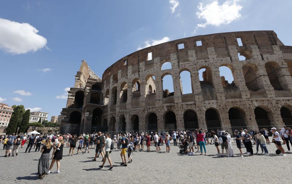 Raves at Rome's historical amphitheater? New Colosseum director units the report straight Raves at Rome's historical amphitheater? New Colosseum director units the report straight