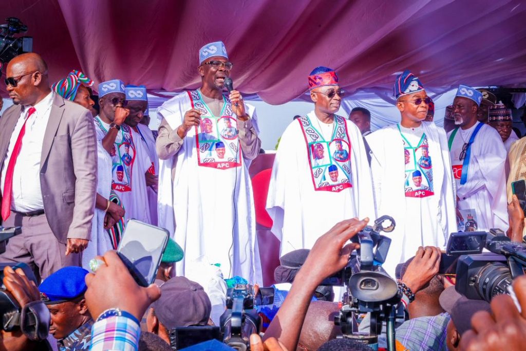 Akpabio, Kalu, Nentawe obtain decampees into APC in Plateau