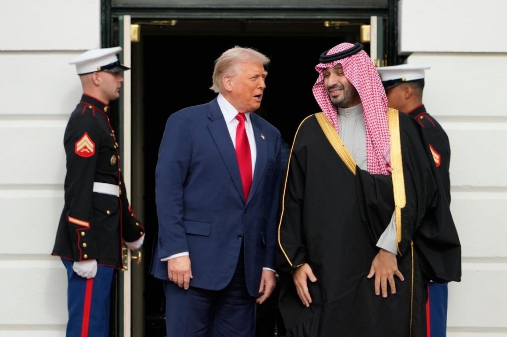 Trump greets Saudi crown prince with fanfare, jet flyover Trump greets Saudi crown prince with fanfare, jet flyover