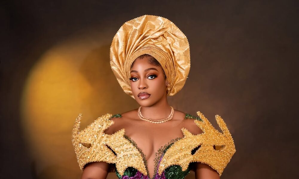 Say Sure to Golden Radiance For Your Conventional Wedding ceremony With This Dazzling Bridal Look Say Sure to Golden Radiance For Your Conventional Wedding ceremony With This Dazzling Bridal Look